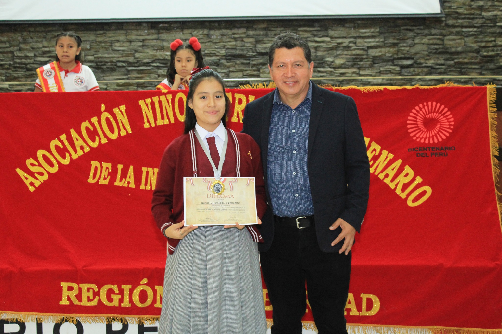 Se llevó a cabo la ceremonia de premiación a los primeros puestos en sus categorías del Concurso de Declamación.