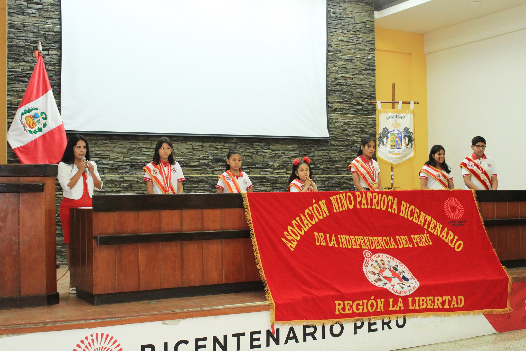 Se llevó a cabo la ceremonia de premiación a los primeros puestos en sus categorías del Concurso de Declamación.