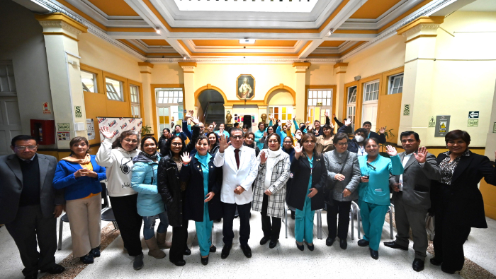 La Lic. Hermelinda Santillán volcó todo su amor a sus queridos pacientes a los que quiso como suyos. Los hacía cantar, bailar y pintar.