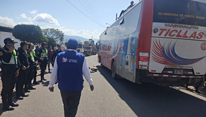 Al respecto, el coordinador de dicha sede, Richard Olivera, informó que fue la intermediación de la Defensoría del Pueblo ante los manifestantes lo que permitió que la población vulnerable fuera trasladada al terminal terrestre de Huanta para ser atendida y se facilitara que los vehículos en los que viajaban pudieran continuar su camino.