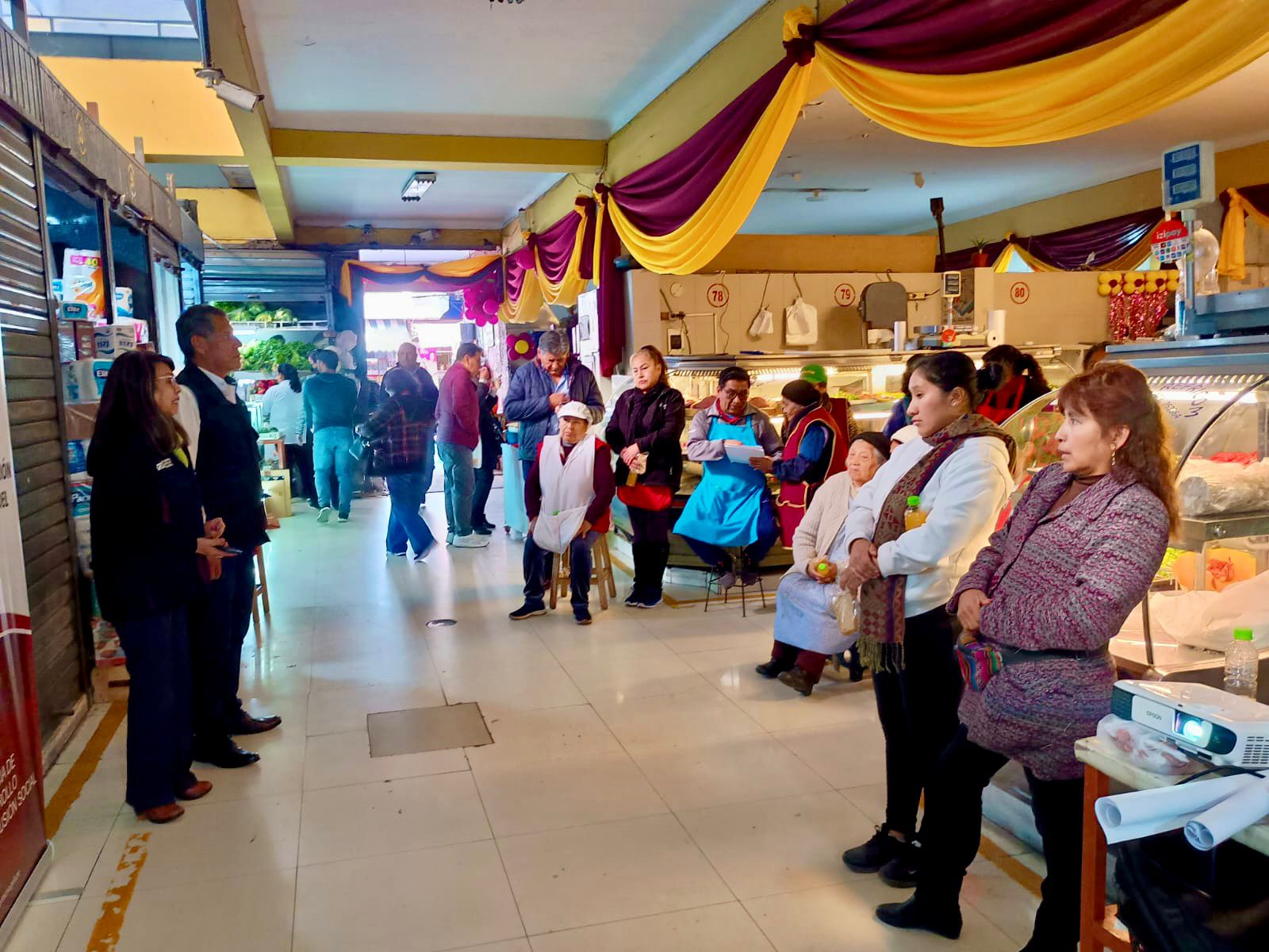 Se brindó taller sobre paternidad responsable a comerciantes del Mercado Central