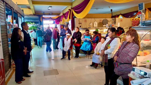 Se brindó taller sobre paternidad responsable a comerciantes del Mercado Central