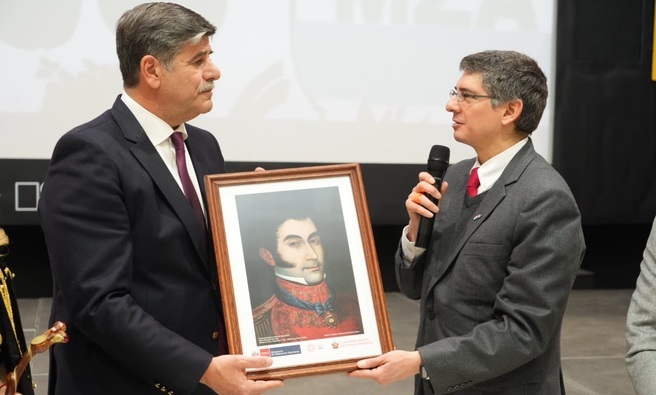 Consulado General del Perú en Mendoza conmemoró el Bicentenario de la Batalla de Junín