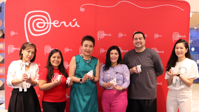 Embajada del Perú en Tailandia conecta la cultura peruana con el taller “Pinta tu propio Torito de Pucará”