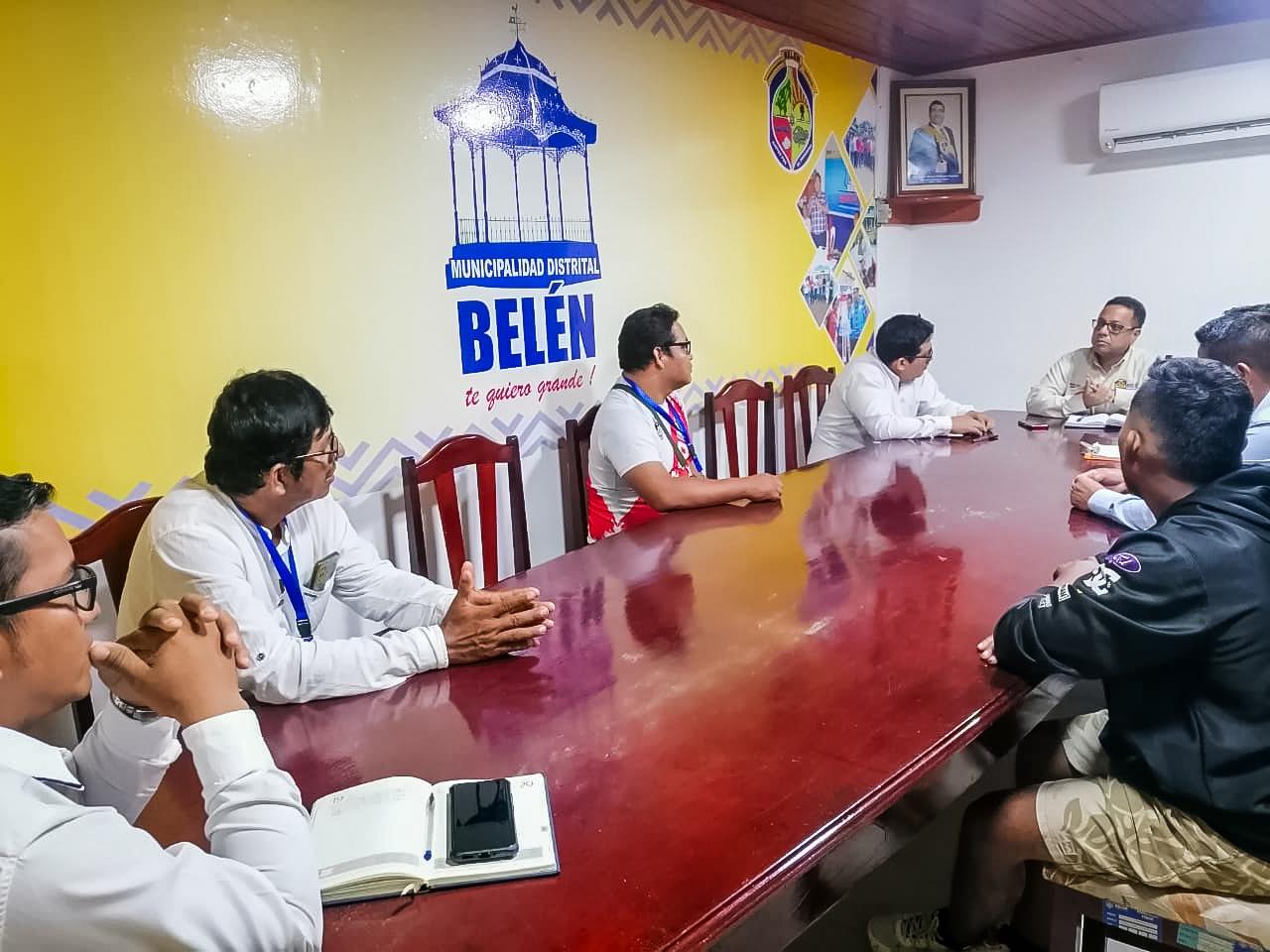 reunión con los vecinos del A.H Manco Inca para informar sobre las acciones realizadas por el desprendimiento de una tubería