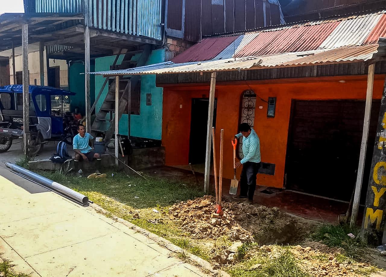 reunión con los vecinos del A.H Manco Inca para informar sobre las acciones realizadas por el desprendimiento de una tubería