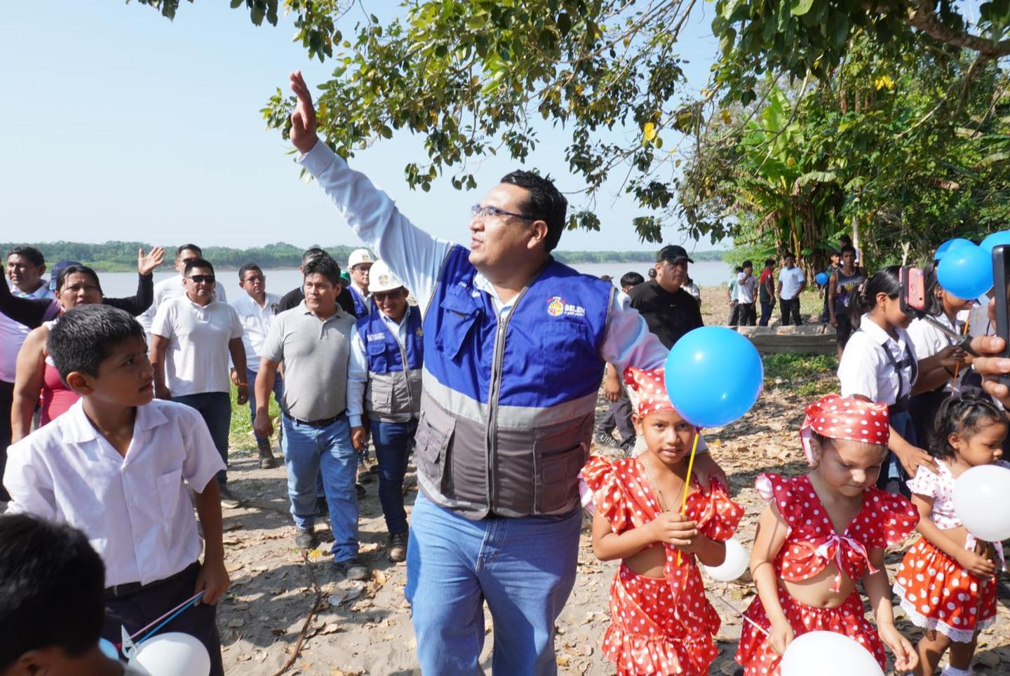 Alcalde Cesar Vidaurre inaugura nueva losa deportiva Dos de mayo de muyuy - Rio amazonas