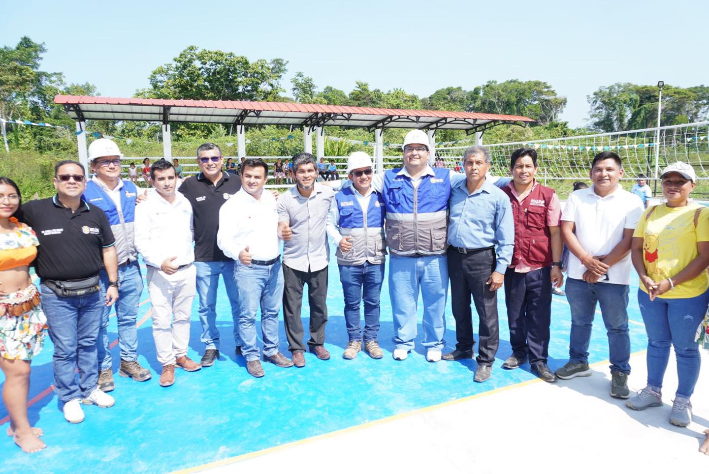 Alcalde Cesar Vidaurre inaugura nueva losa deportiva Dos de mayo de muyuy - Rio amazonas