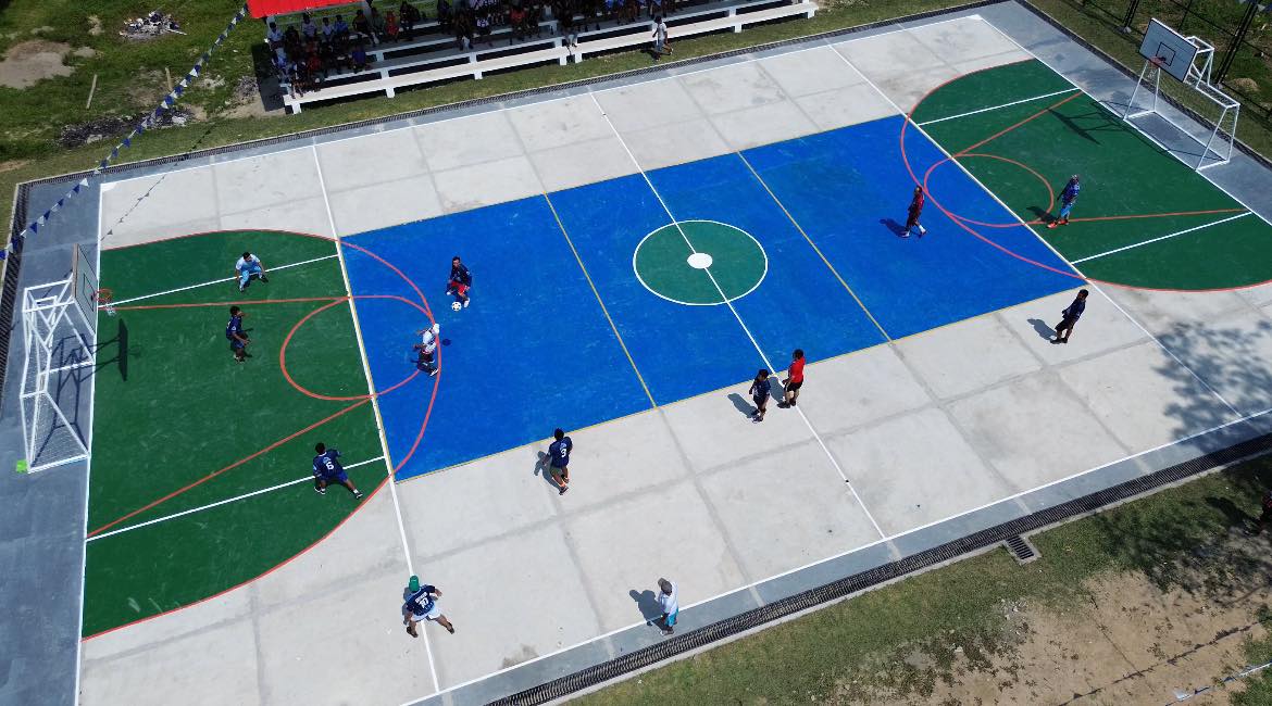 Alcalde Cesar Vidaurre inaugura nueva losa deportiva Dos de mayo de muyuy - Rio amazonas