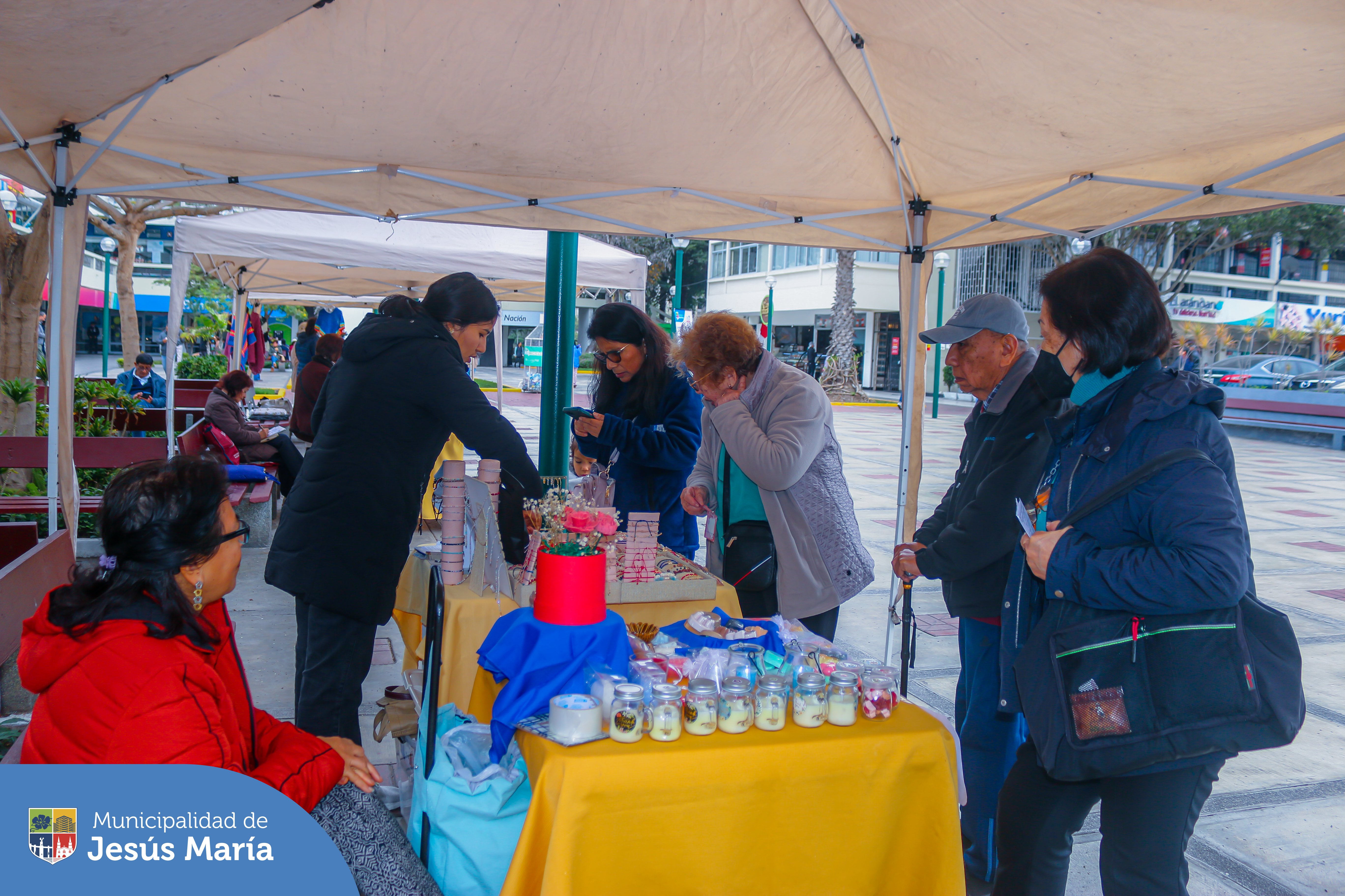  Los maestros de talleres de nuestra Casa del Vecino Sanfelipano, exhibieron sus mejores productos hechos a mano en la EXPO FERIA de la Plazuela del Conjunto Residencial San Felipe. 🤩 Si te lo perdiste, volvemos el próximo viernes 16 de agosto. ¡Los esperamos!