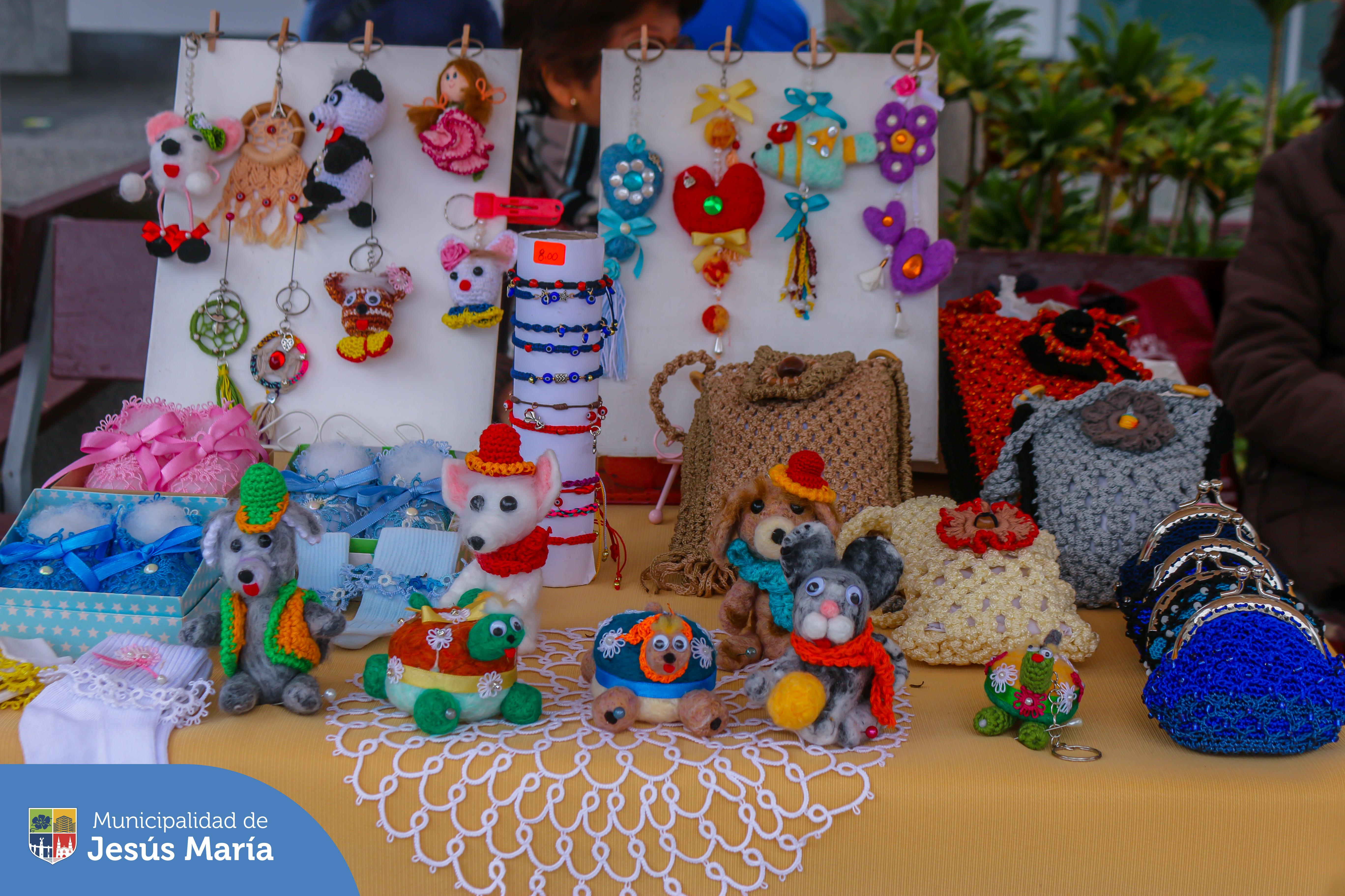 Los maestros de talleres de nuestra Casa del Vecino Sanfelipano, exhibieron sus mejores productos hechos a mano en la EXPO FERIA de la Plazuela del Conjunto Residencial San Felipe. 🤩 Si te lo perdiste, volvemos el próximo viernes 16 de agosto. ¡Los esperamos!
