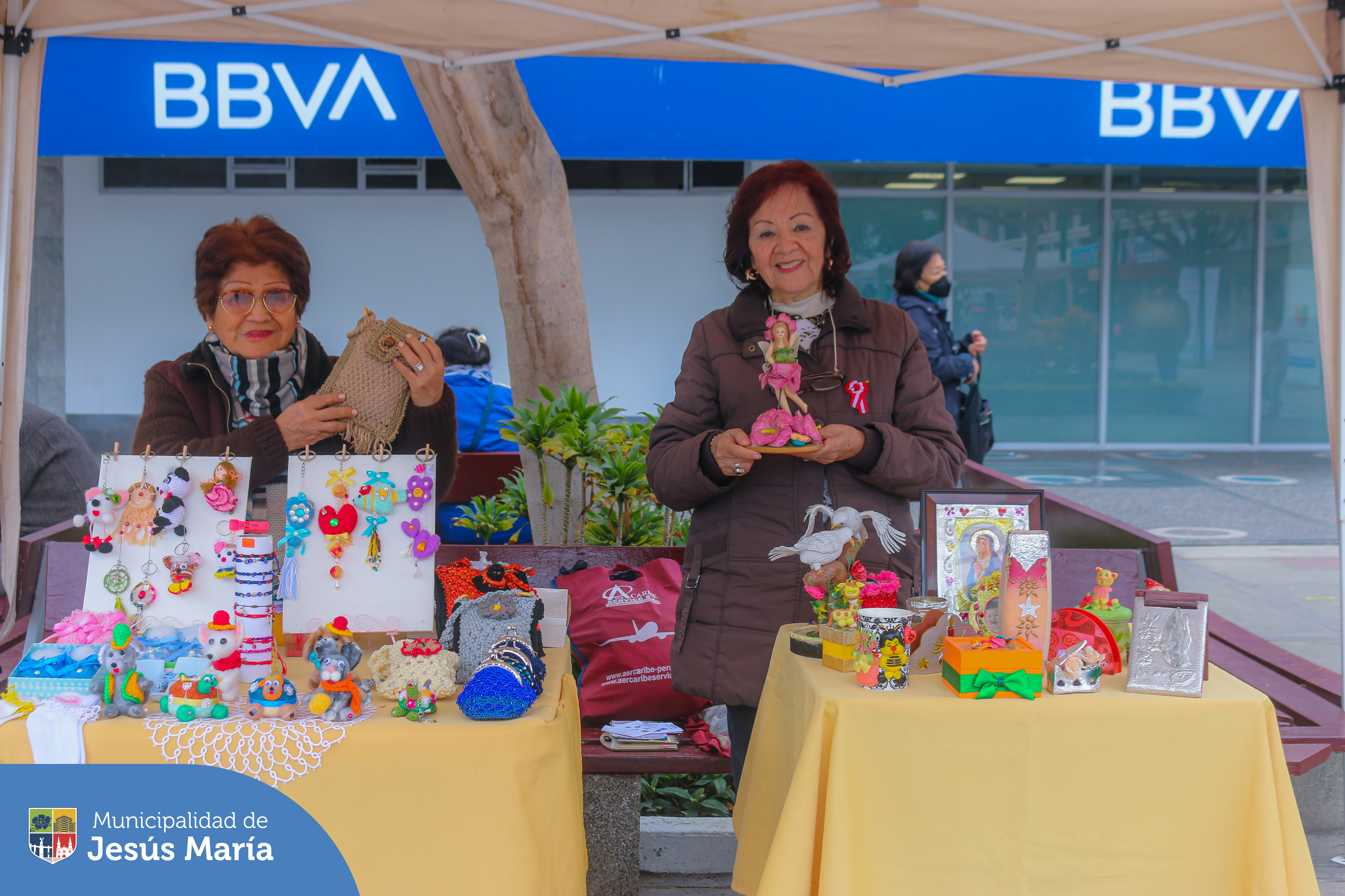  Los maestros de talleres de nuestra Casa del Vecino Sanfelipano, exhibieron sus mejores productos hechos a mano en la EXPO FERIA de la Plazuela del Conjunto Residencial San Felipe. 🤩 Si te lo perdiste, volvemos el próximo viernes 16 de agosto. ¡Los esperamos!