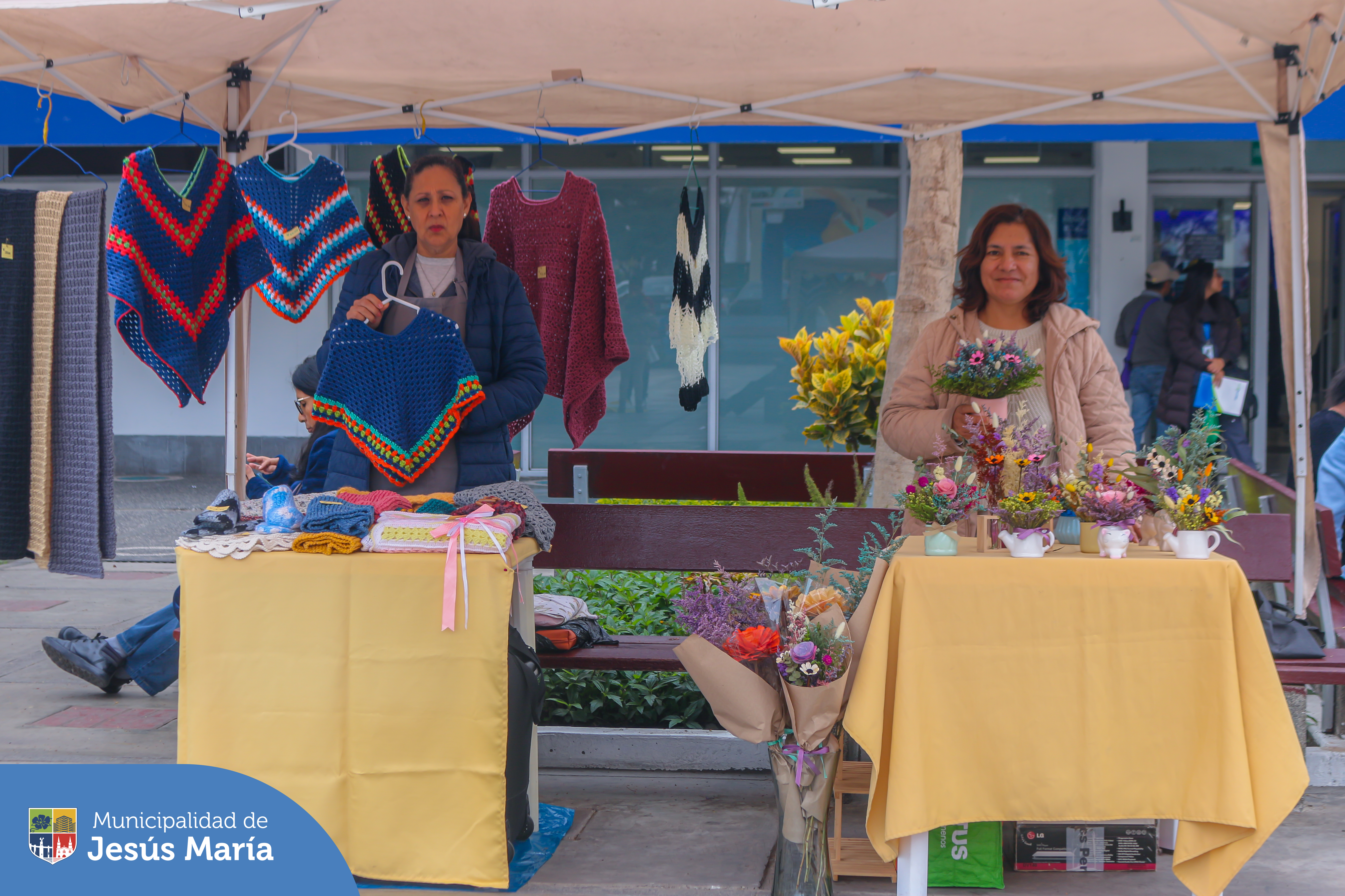  Los maestros de talleres de nuestra Casa del Vecino Sanfelipano, exhibieron sus mejores productos hechos a mano en la EXPO FERIA de la Plazuela del Conjunto Residencial San Felipe. 🤩 Si te lo perdiste, volvemos el próximo viernes 16 de agosto. ¡Los esperamos!