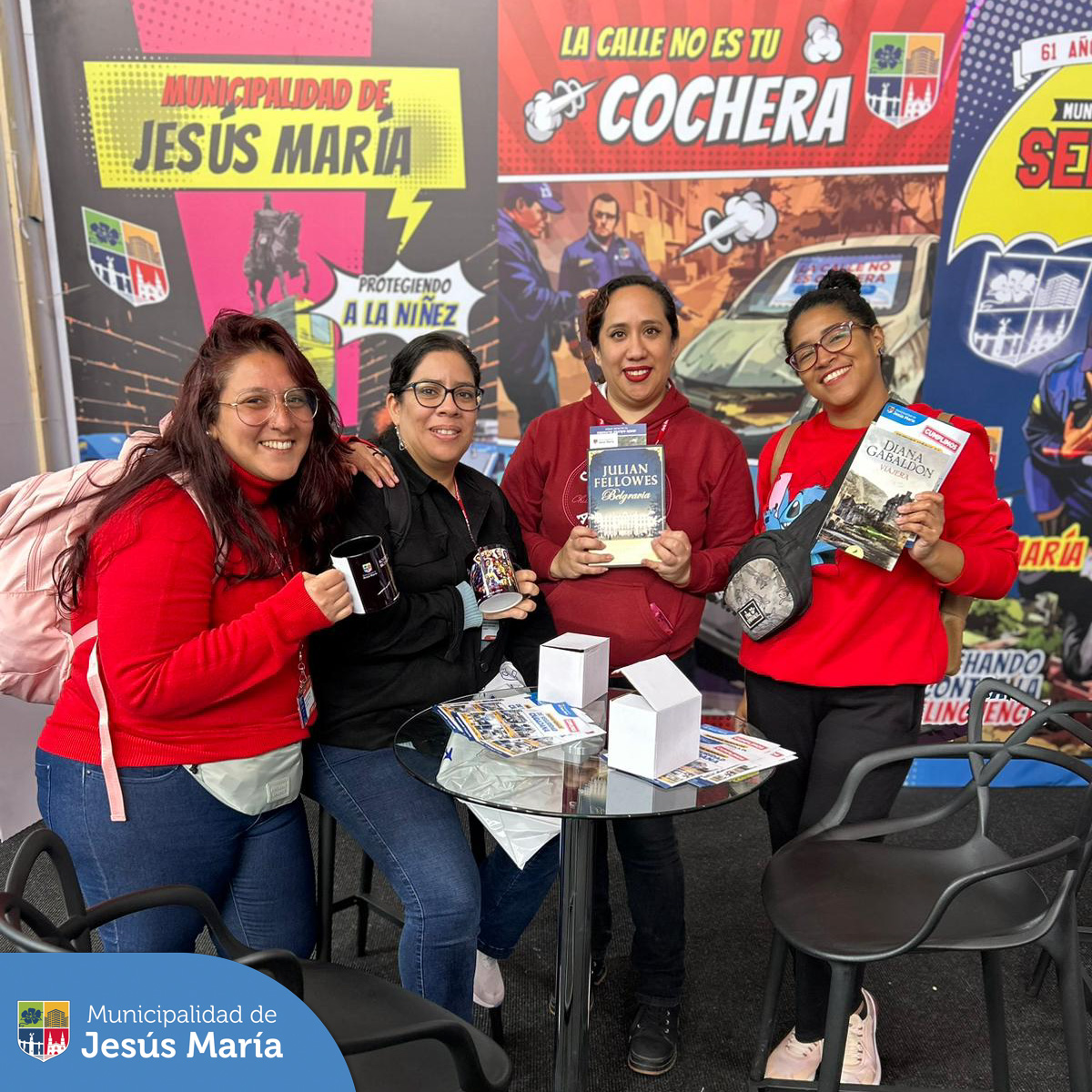 Una vez más, Jesús María fue escenario de este gran evento cultural que promueve la lectura y el arte. 📖 Agradecemos a todos los asistentes que visitaron nuestro stand Rostros del Bicentenario y a los voluntarios del programa #JesúsMaríaSomosTodos que apoyaron regalando libros a todos los participantes. 🤩
¡Nos reencontramos en una próxima edición!