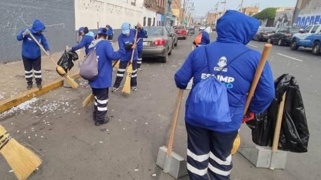 La Contraloría General detectó que la Empresa de Servicio de Limpieza Municipal Pública del Callao S.A. (ESLIMP Callao), entidad dependiente de la Municipalidad Provincial del Callao, pagó en el año 2023 un total de S/ 406 520 a 38 locadores por el servicio de barrido de calles, pese a que no se corroboró la ejecución efectiva del trabajo y a inconsistencias en la incorporación de dichos trabajadores en los turnos de barrido. Por este caso, se determinó la presunta responsabilidad penal y/o administrativa en seis funcionarios y servidores de la entidad edil.