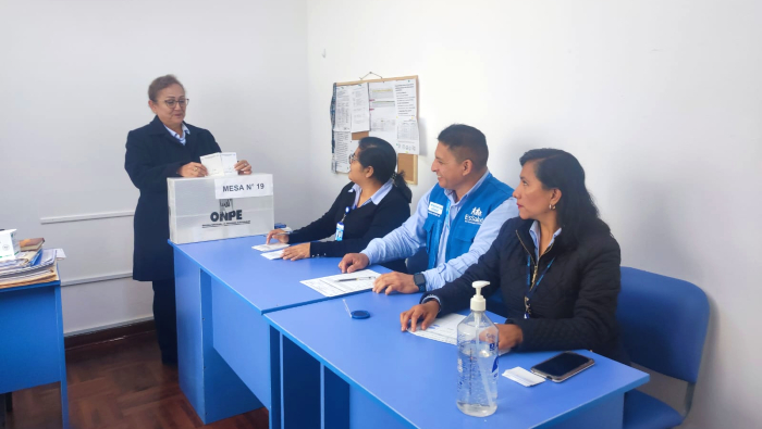 ONPE brinda asistencia técnica para la elección nacional en EsSalud
