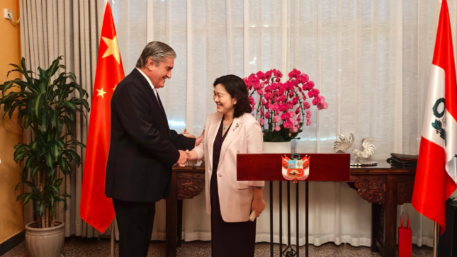 El Perú y China refuerzan sus lazos bilaterales durante recepción por el aniversario patrio