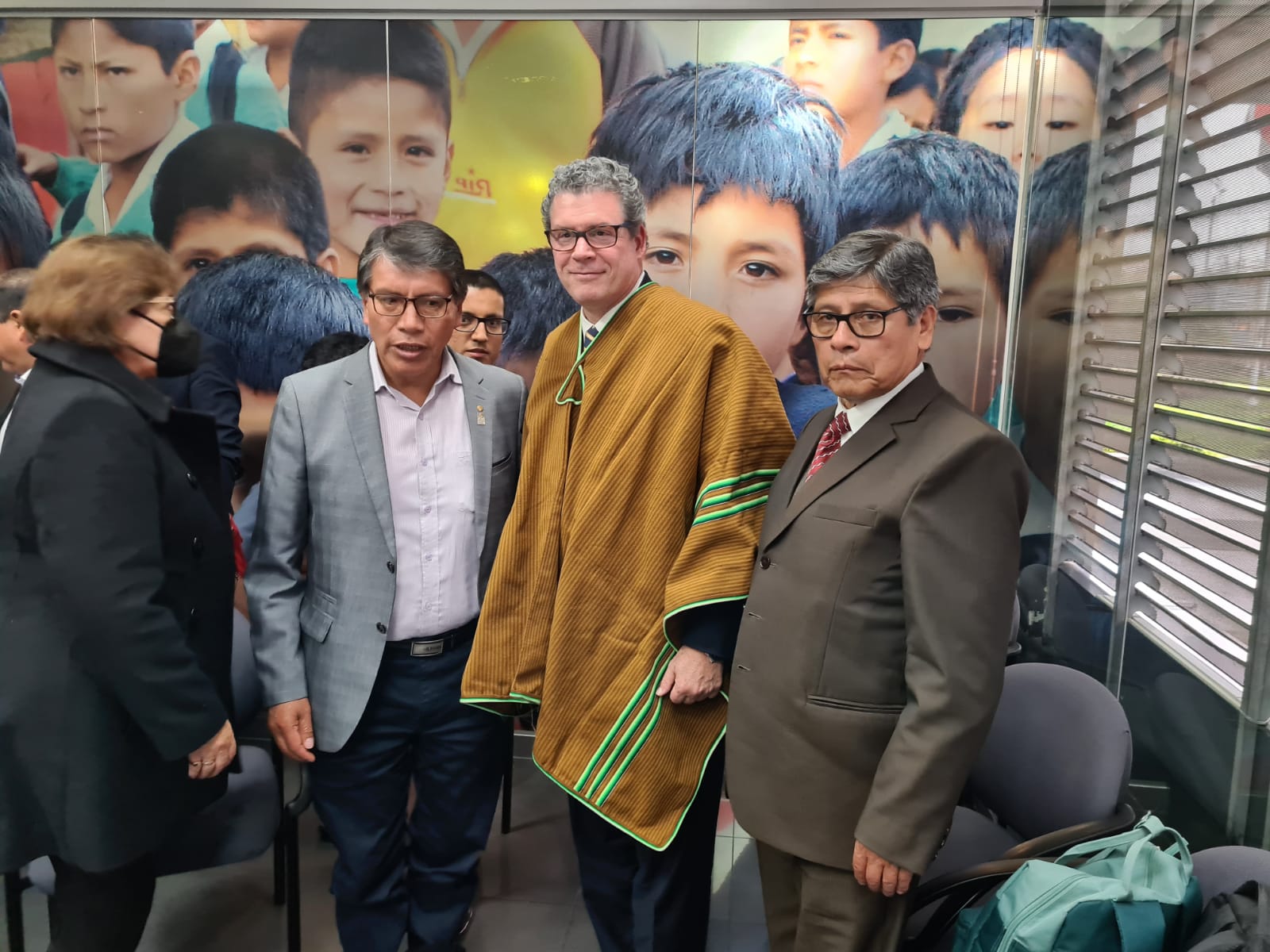 Presidente Víctor Ayma, con ministro de educación
