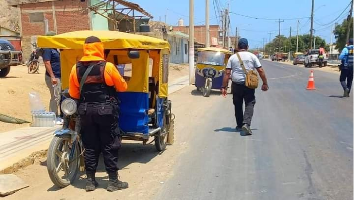 Foto Realizan operativo inopinado de vehículos menores informales
