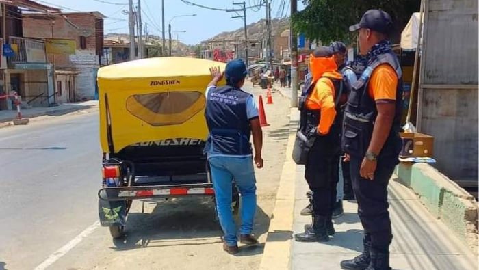 Foto Realizan operativo inopinado de vehículos menores informales