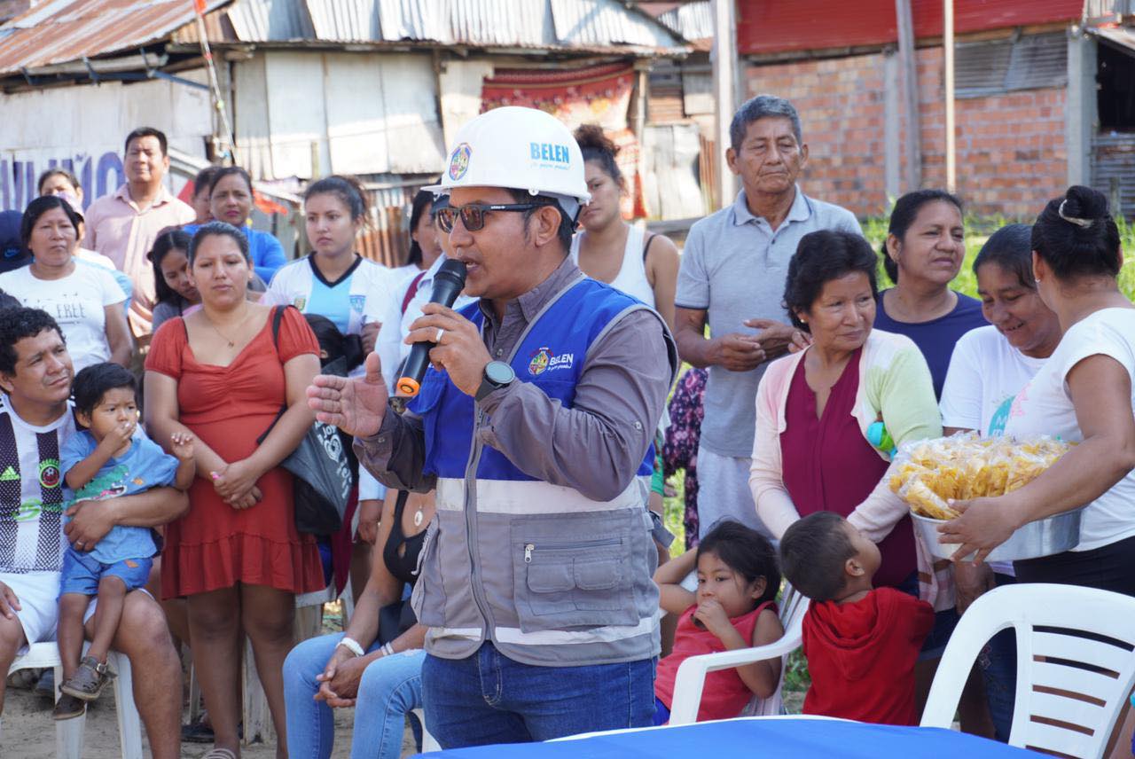 Alcalde Cesar Vidaurre inaugura nuevo canal de pase en A.H Las Pampas