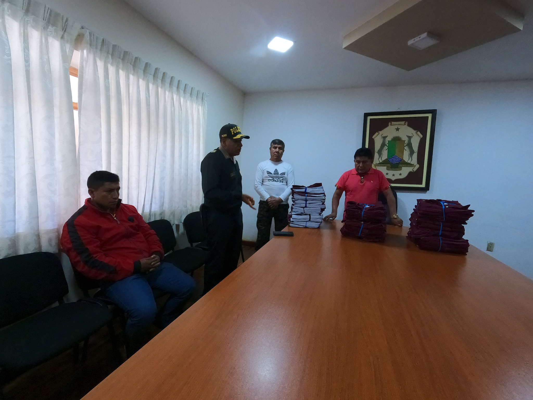 Se entregaron chalecos a las rondas campesinas de Colcabamba y Cashapamba