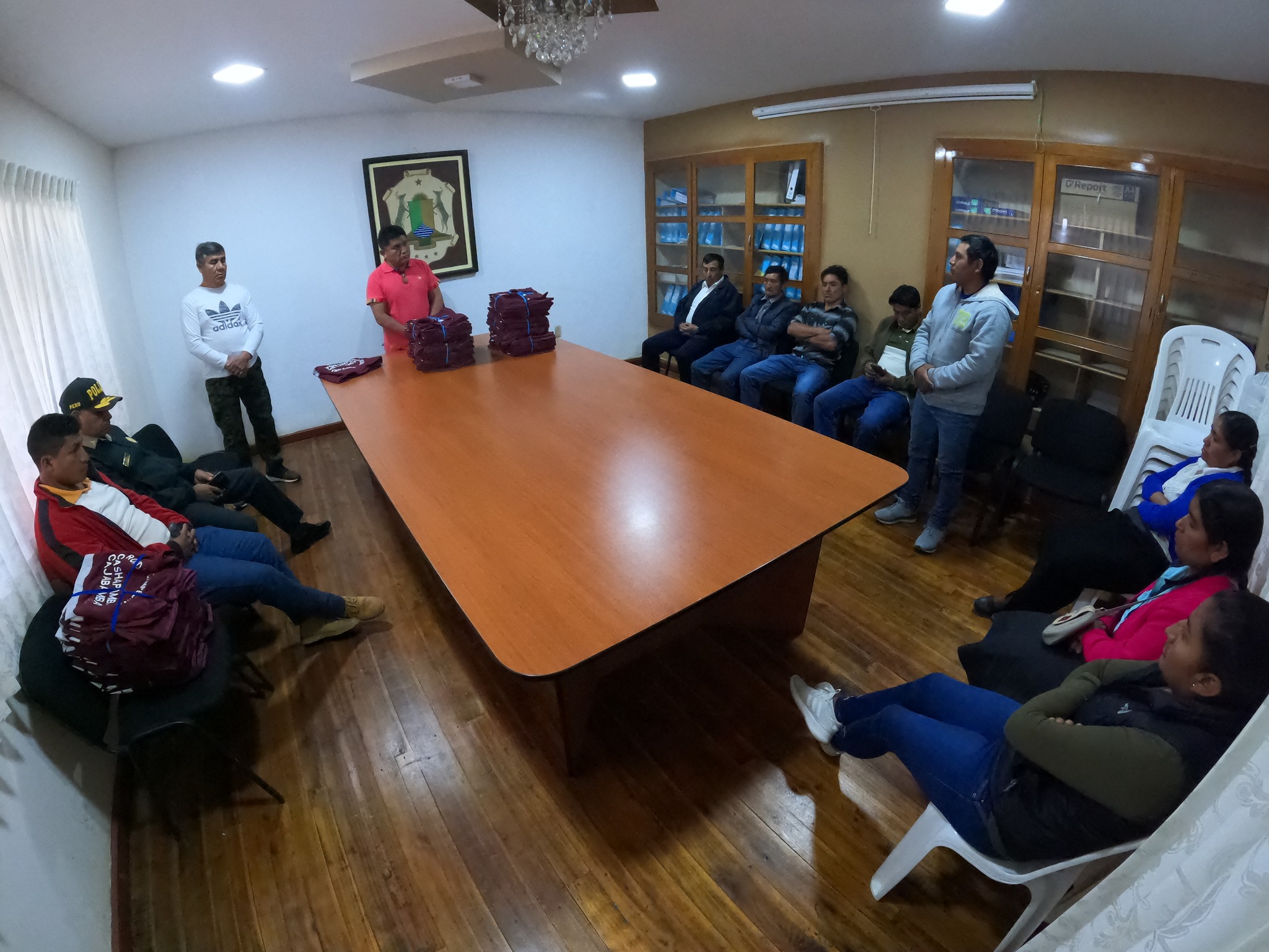 Se entregaron chalecos a las rondas campesinas de Colcabamba y Cashapamba