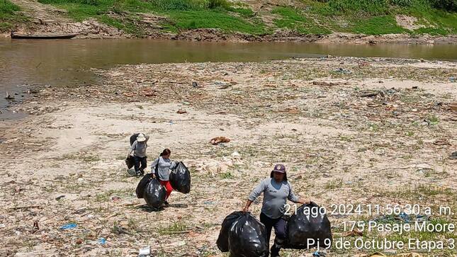 Recojo y limpieza de envases de plástico, botellas y otros en la comunidad de Santa Rosa y Nuevo Campeón