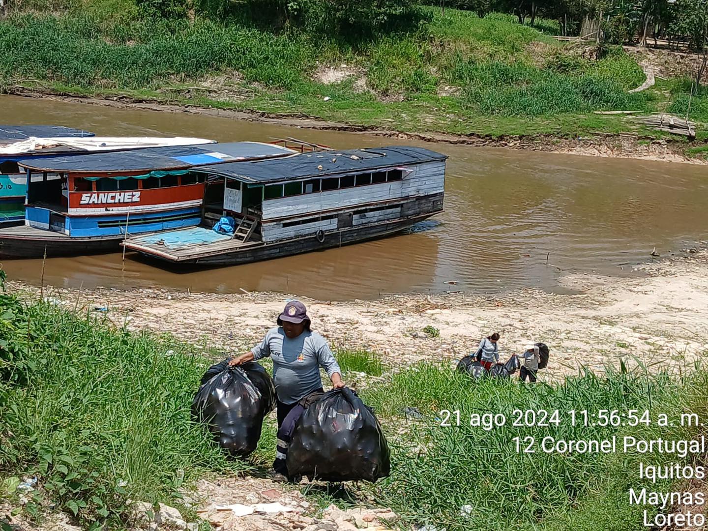 Recojo y limpieza de envases de plástico, botellas y otros en la comunidad de Santa Rosa y Nuevo Campeón
