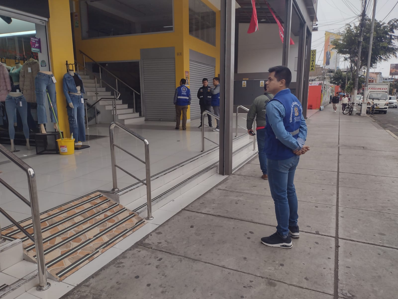 Municipalidad lucha contra mafias enquistadas en comercio informal