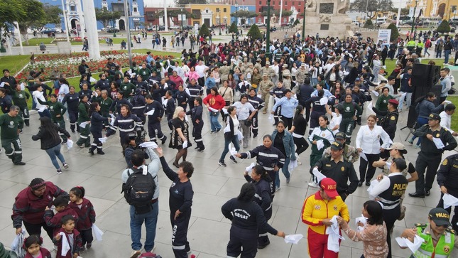 Municipalidad promueven baile de la marinera durante Foro APEC