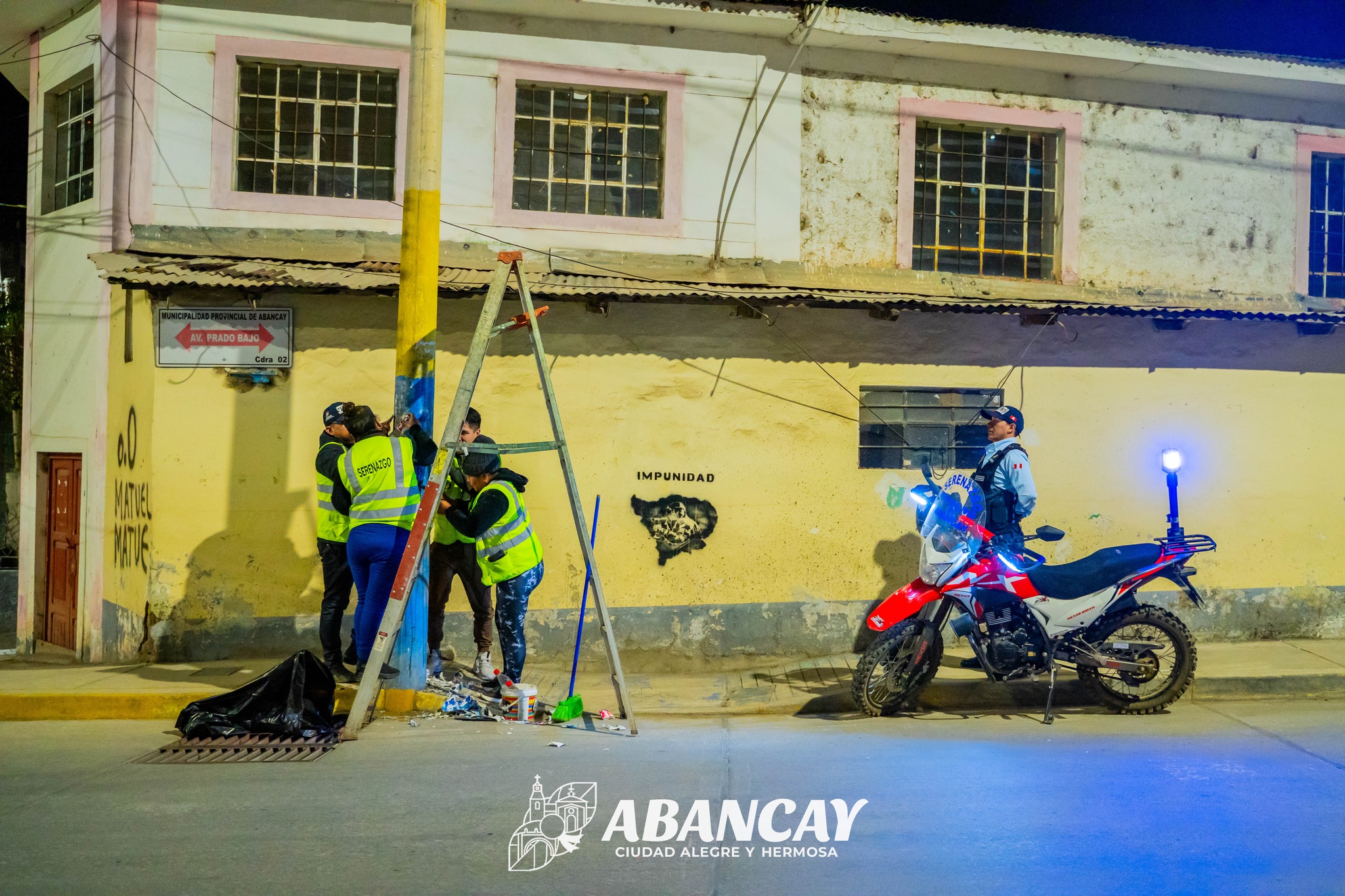 💪Subgerencia De Seguridad Ciudadana De La MPA, Continúa Con La Jornada De Limpieza De Postes En Abancay.