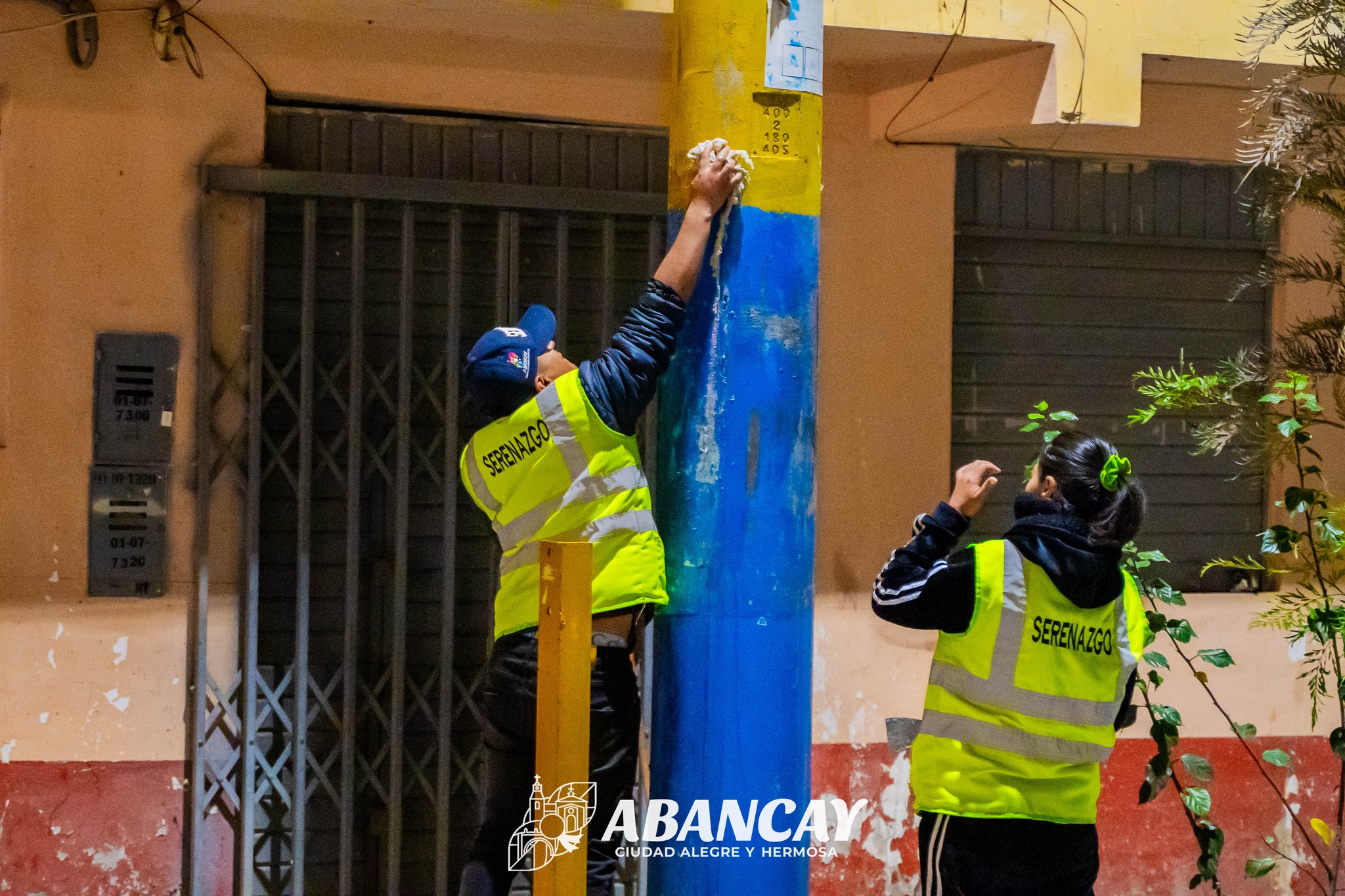 💪Subgerencia De Seguridad Ciudadana De La MPA, Continúa Con La Jornada De Limpieza De Postes En Abancay.