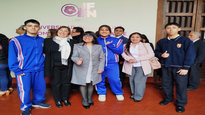 Estudiantes en la ceremonia de los JFEN