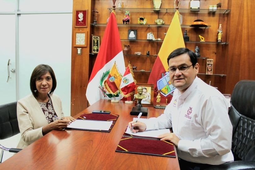 Firma de convenios con el gobierno regional