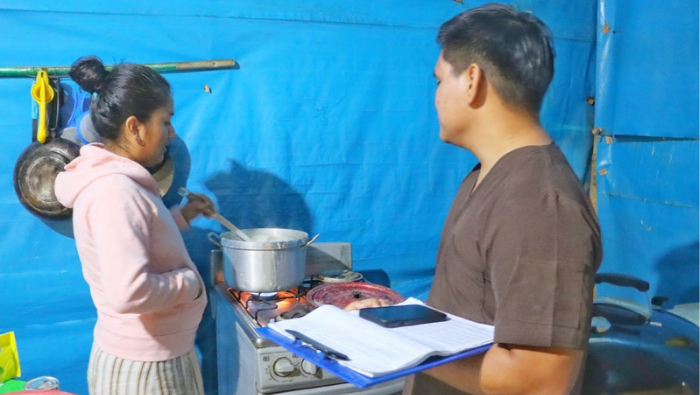 Foto Verifican que madres cumplan con la preparación del vaso de leche