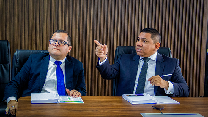 Funcionario y Gerente General