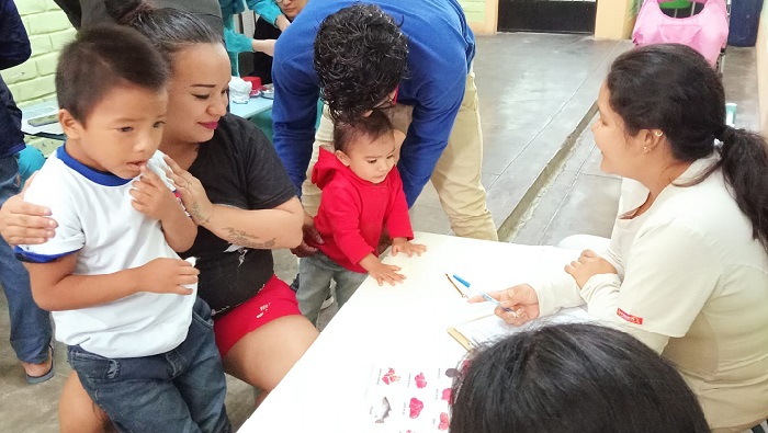 Niños de los pronoei cumplen cronograma de vacunación