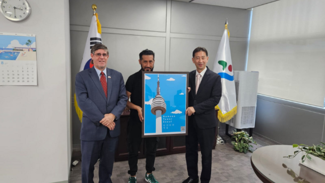 Embajada del Perú en República de Corea inaugura exposición de diseñador nacional Ciro Palomino