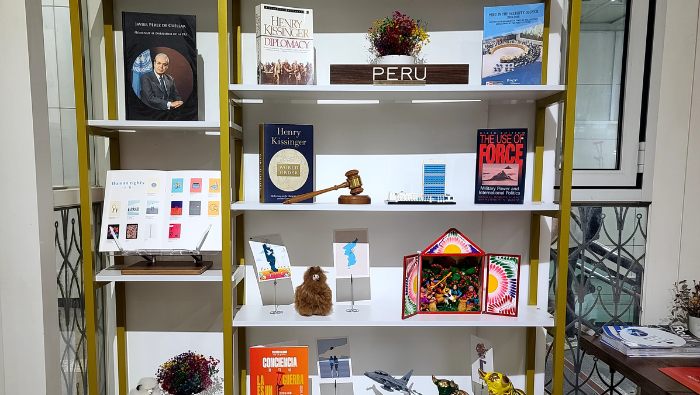 Embajada del Perú en República de Corea inaugura exposición de diseñador nacional Ciro Palomino