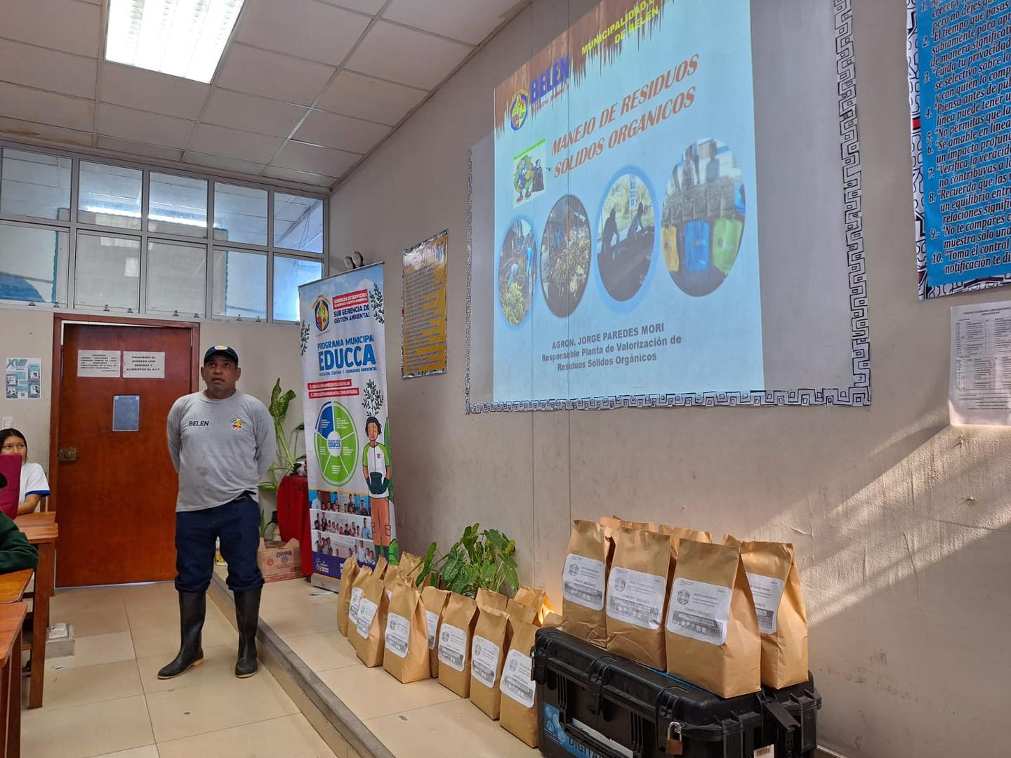Capacitación teórica a los alumnos de la I.E. Nº 60743 Enry Linares Soto