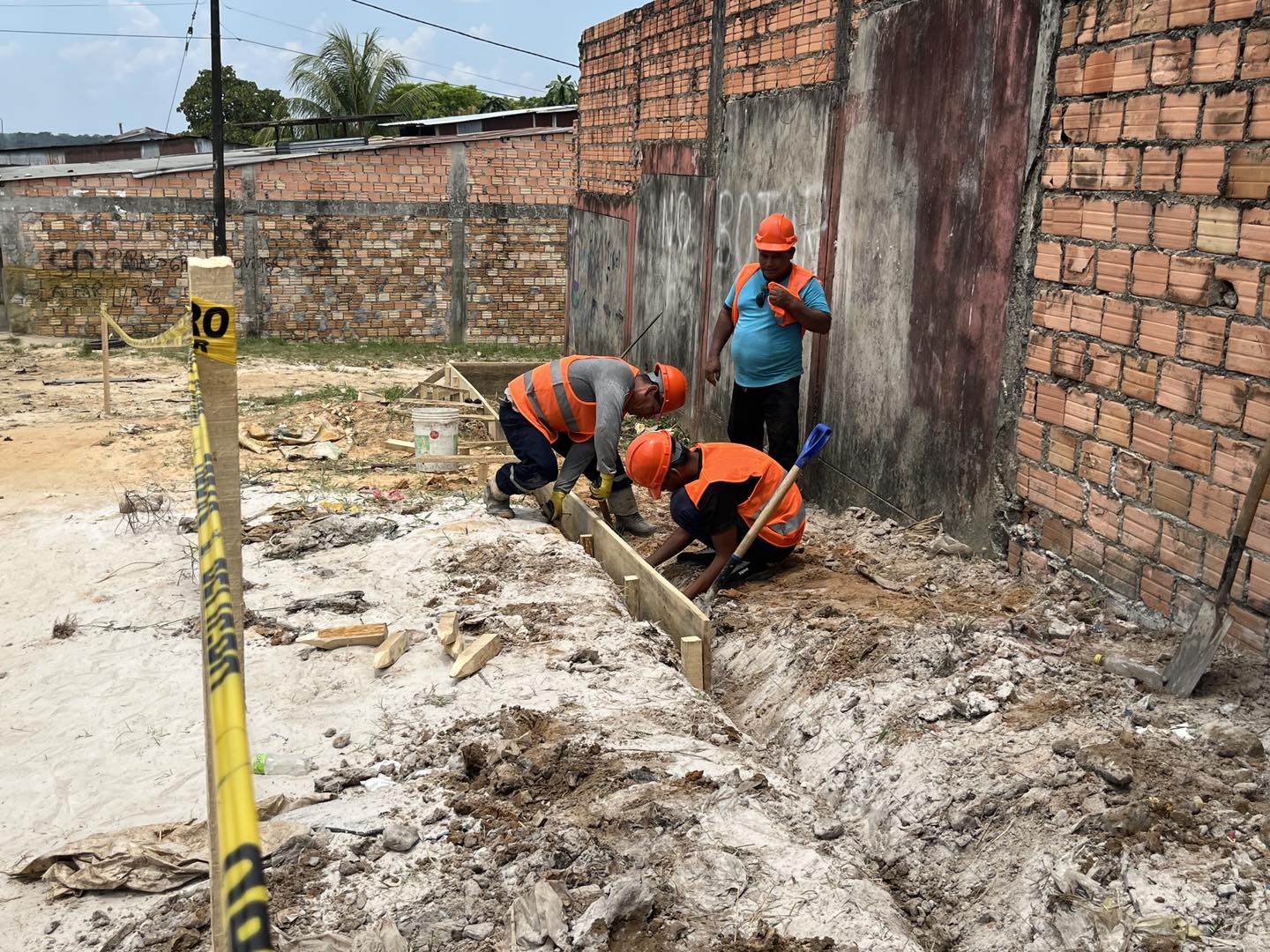 Construcción de la vereda de la Institución Educativa Nº 6010227 Lemgo Alemania