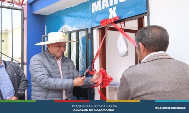 🚨 El alcalde de Cajamarca, Joaquín Ramírez, inauguró el décimo Módulo de Atención Rápida Comunitaria (MARCO) en FONAVI II, respondiendo en menos de 24 horas al pedido urgente de los vecinos.
👏 Este nuevo módulo ofrece mayor seguridad y tranquilidad, un anhelo de años de los vecinos, que finalmente se hace realidad gracias al compromiso de la actual gestión municipal.
🏘️ La instalación del MARCO es parte del esfuerzo continuo para mejorar la seguridad en todos los sectores de Cajamarca, liderado por nuestro alcalde.