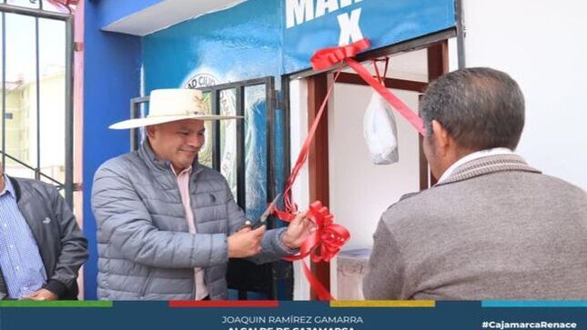 🚨 El alcalde de Cajamarca, Joaquín Ramírez, inauguró el décimo Módulo de Atención Rápida Comunitaria (MARCO) en FONAVI II, respondiendo en menos de 24 horas al pedido urgente de los vecinos.
👏 Este nuevo módulo ofrece mayor seguridad y tranquilidad, un anhelo de años de los vecinos, que finalmente se hace realidad gracias al compromiso de la actual gestión municipal.
🏘️ La instalación del MARCO es parte del esfuerzo continuo para mejorar la seguridad en todos los sectores de Cajamarca, liderado por nuestro alcalde.