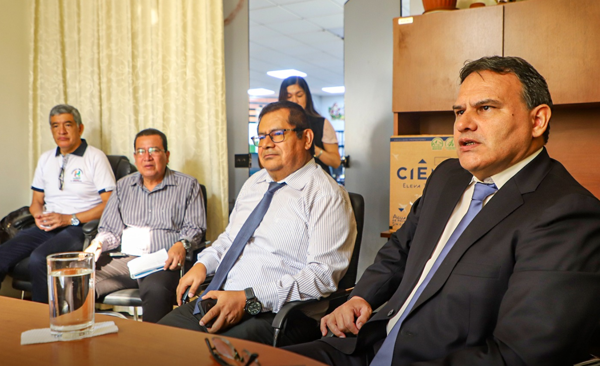 En un esfuerzo por fortalecer la capacidad del sistema judicial en la provincia de Puerto Inca, la Corte Superior de Justicia de Ucayali, bajo la gestión del Dr. Tullio Bermeo Turchi suscribió un convenio con el Gobierno Regional de Huánuco. Este acuerdo tiene como objetivo dotar de mejores recursos tecnológicos y logísticos a los trabajadores y magistrados de Puerto Inca, una provincia donde la criminalidad, especialmente la minería ilegal, es una preocupación para los pobladores, así lo informó el gerente distrital de esta corte, Dr. Jesús Quintana Rojas.