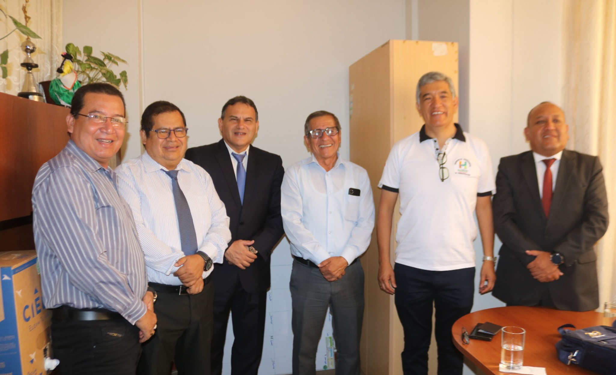 En un esfuerzo por fortalecer la capacidad del sistema judicial en la provincia de Puerto Inca, la Corte Superior de Justicia de Ucayali, bajo la gestión del Dr. Tullio Bermeo Turchi suscribió un convenio con el Gobierno Regional de Huánuco. Este acuerdo tiene como objetivo dotar de mejores recursos tecnológicos y logísticos a los trabajadores y magistrados de Puerto Inca, una provincia donde la criminalidad, especialmente la minería ilegal, es una preocupación para los pobladores, así lo informó el gerente distrital de esta corte, Dr. Jesús Quintana Rojas.