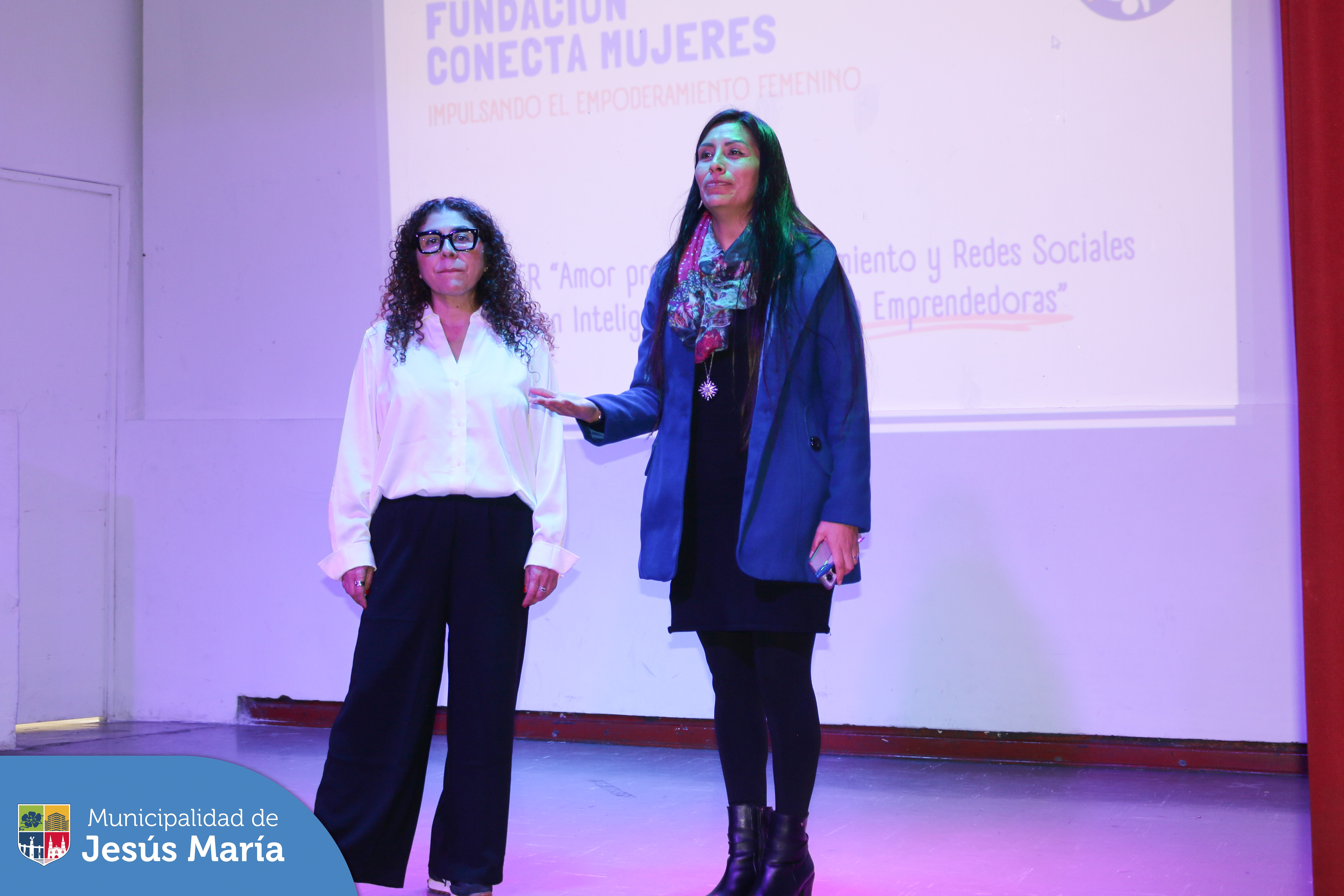 La Municipalidad de Jesús María en coordinación con la Fundación Conecta Mujeres, realizó el taller "Empoderamiento y redes sociales con Inteligencia Artificial", 📱 con el objetivo de que reciban herramientas digitales avanzadas para que sus negocios crezcan y se fortalezcan en el entorno digital. 🌐🚀
¡Comprometidos con las emprendedoras de Jesús María que forman parte del Centro de Emprendimiento, OMAPED, CIAM y muchos más. 