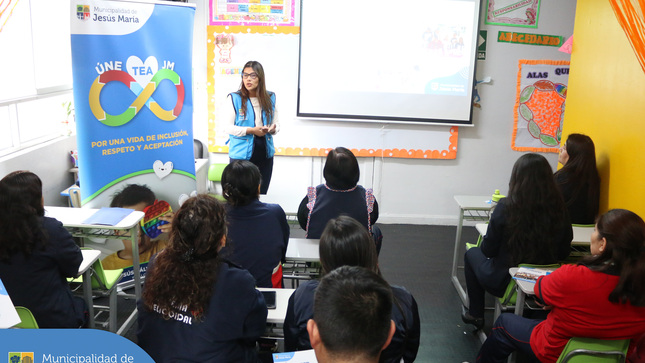 Nuestra Oficina Municipal de Atención a las Personas con Discapacidad brindó la charla "Inclusión y apoyo para estudiantes con TEA" a los docentes de inicial y primaria del Colegio Saco Oliveros. 🏫
Con esta capacitación, buscamos dotar a los docentes con herramientas más efectivas para apoyar a nuestros estudiantes con Trastorno del Espectro Autista (TEA) y seguir promoviendo una educación inclusiva en los colegios del distrito.
