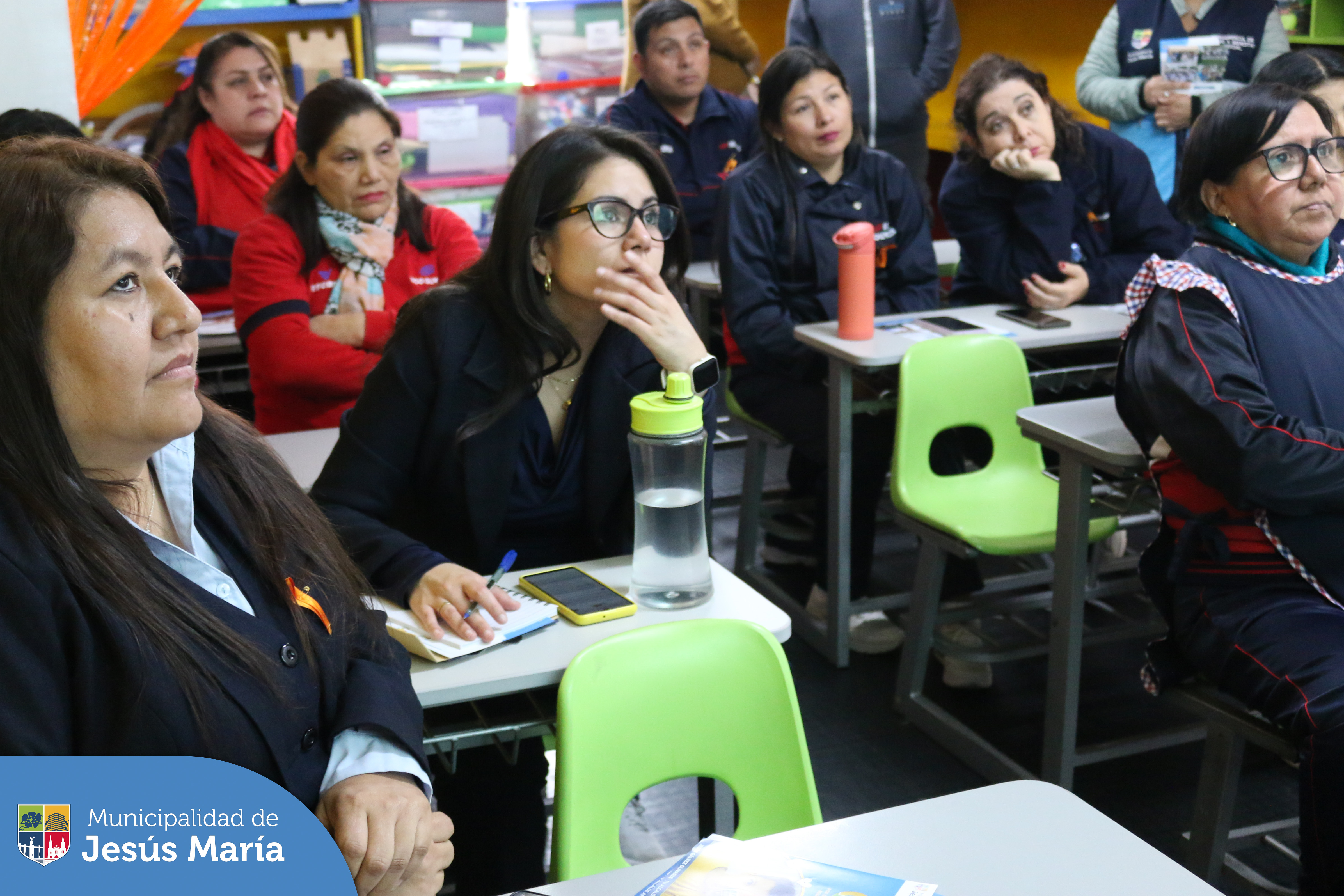 Nuestra Oficina Municipal de Atención a las Personas con Discapacidad brindó la charla "Inclusión y apoyo para estudiantes con TEA" a los docentes de inicial y primaria del Colegio Saco Oliveros. 🏫
Con esta capacitación, buscamos dotar a los docentes con herramientas más efectivas para apoyar a nuestros estudiantes con Trastorno del Espectro Autista (TEA) y seguir promoviendo una educación inclusiva en los colegios del distrito.