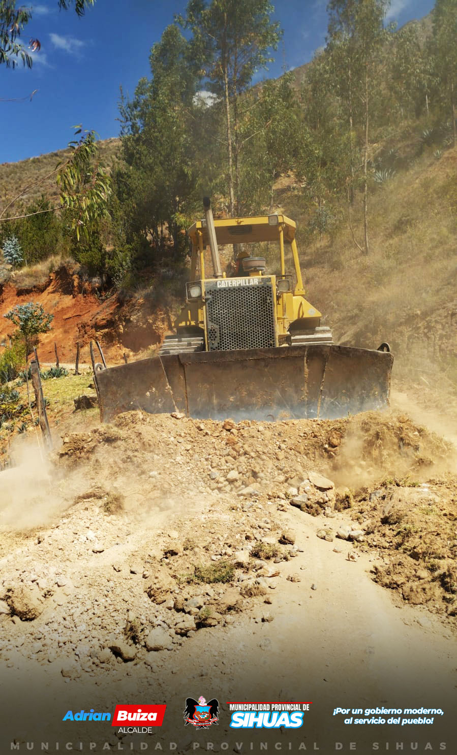 💠Desde el Instituto Vial Provincial (IVP) de Sihuas, se está llevando a cabo la inspección de los trabajos de mantenimiento rutinario en el siguiente tramo vial:
🔹 EMP AN-548 - DV PACCHA - ULLCUTAY - QUINGAO ALTO (KM 24+500); QUINGAO ALTO (KM 25+170) - SAN MIGUEL (KM 47+780); SAN MIGUEL (KM 48+150) - CHINGALPO (KM 63+020); CHINGALPO (KM 63+600) - ACOBAMBA - PTE. VADO - EMP. PE-12B
Actualmente, la maquinaria está interviniendo en el tramo del KM 60, en el distrito de Chingalpo. Asimismo, la intervención continuará a lo largo de la carretera, pasando por la localidad de San Miguel hasta llegar al área conocida como Desembocadero.
Estos trabajos se realizan en virtud del convenio Nº 050-2024 MTC/21 con Provías Descentralizado, con el objetivo de asegurar el acceso a servicios esenciales y mejorar la conectividad entre las áreas urbanas y rurales.